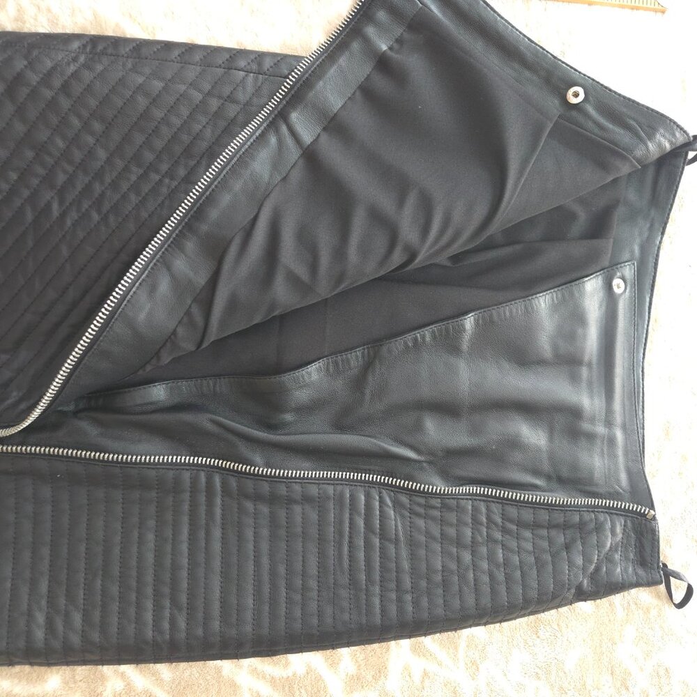Reiss Black Leather Skirt – US 4 – Asymmetric Zip - Picture 5 of 12